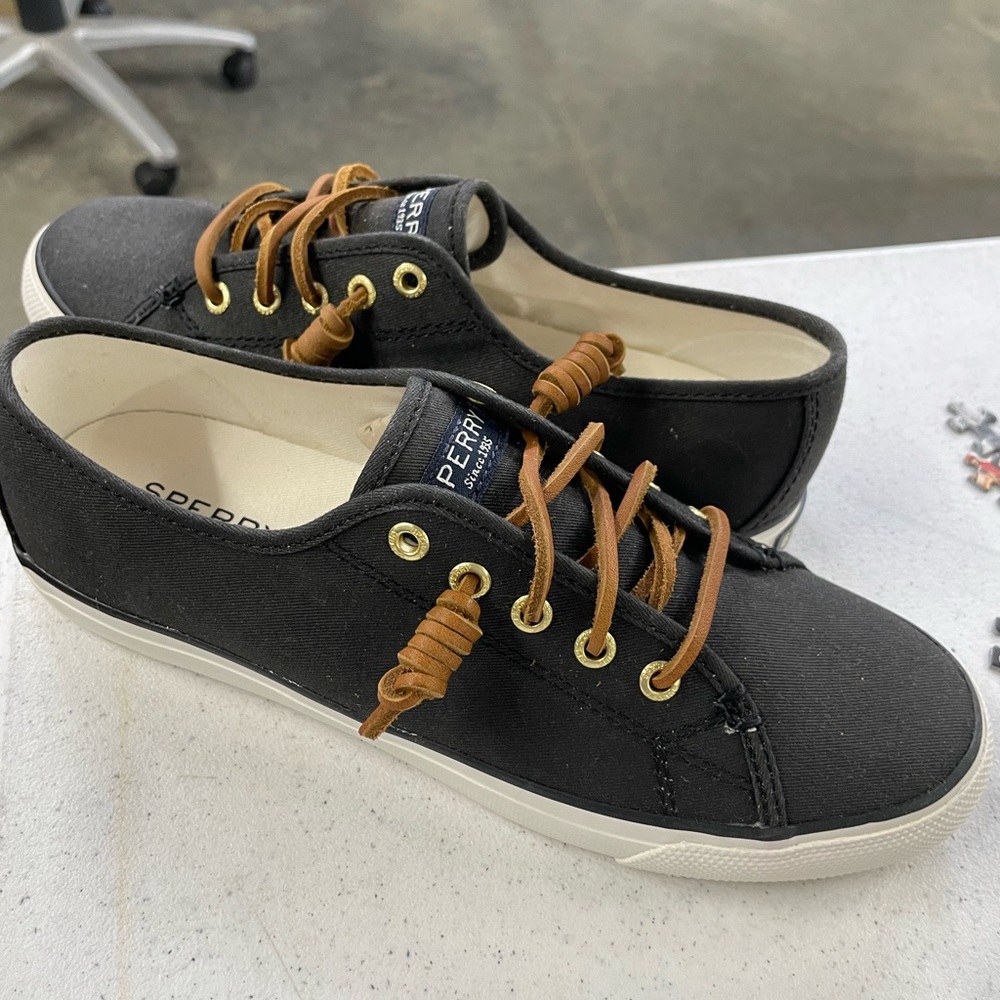 Sperry new size 7 sneakers.
